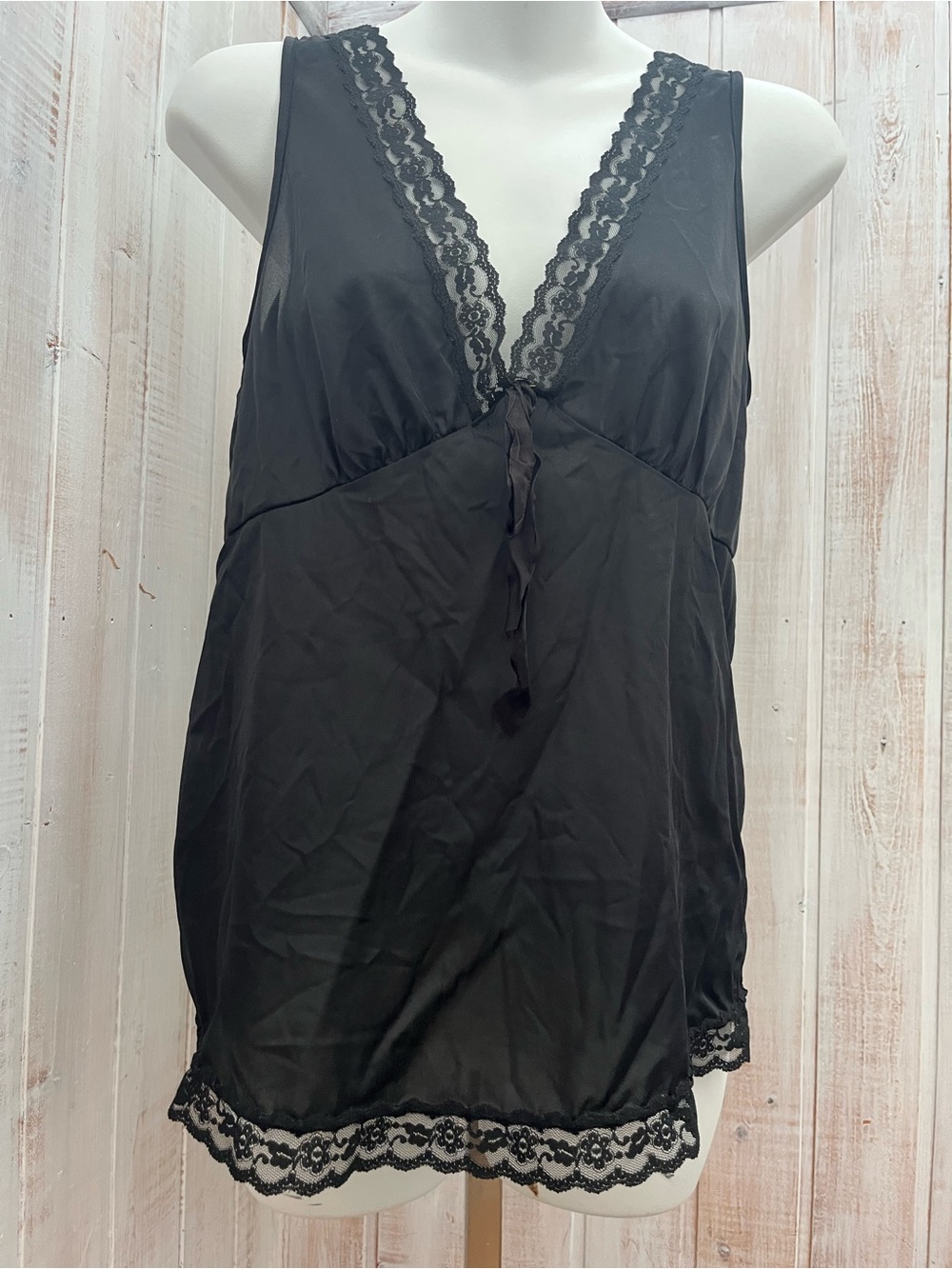 Lace-Trim Black V-Neck Sleeveless Blouse